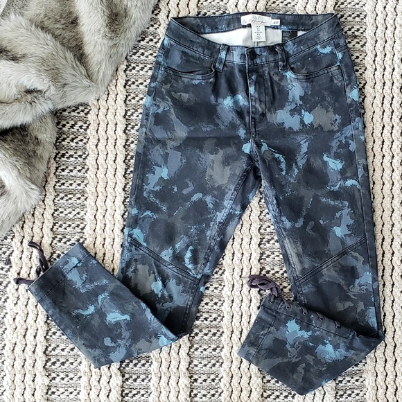 **SOLD** [ H&M ] Blue & Black Skinny Jeans - Picture 1 of 4